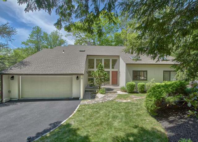 Property at 7 High Point Cir, Chappaqua, NY 10514, 4 beds, 3.5 baths