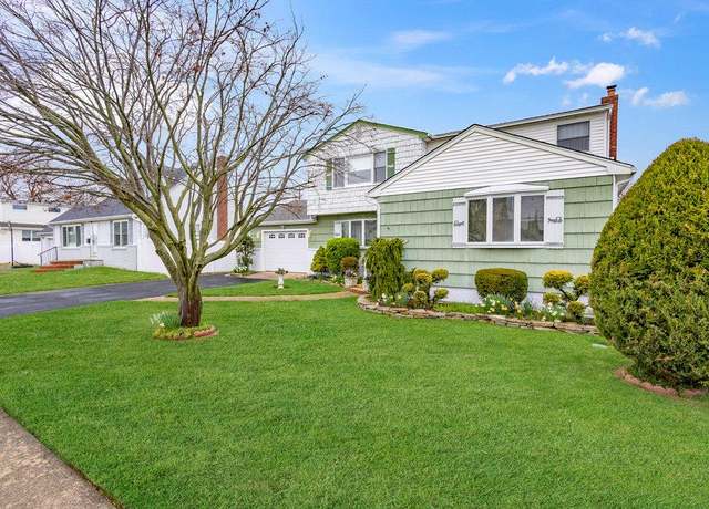 Property at 345 N Wisconsin Ave, Massapequa, NY 11758, 5 beds, 2.5 baths