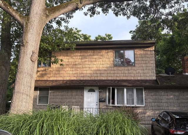 Property at 40 Samuel St, Ronkonkoma, NY 11779, 5 beds, 3 baths