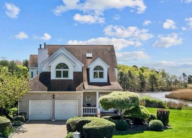 Property at 9 Fairwind Ct, Oakdale, NY 11769, 4 beds, 2.5 baths