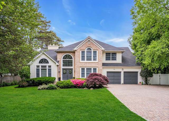 Property at 1138 Carlls Straight Path, Dix Hills, NY 11746, 5 beds, 3.5 baths