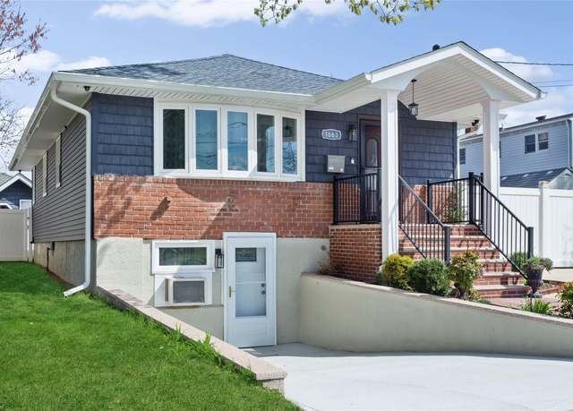 Property at 1663 John St, Merrick, NY 11566, 3 beds, 1 bath