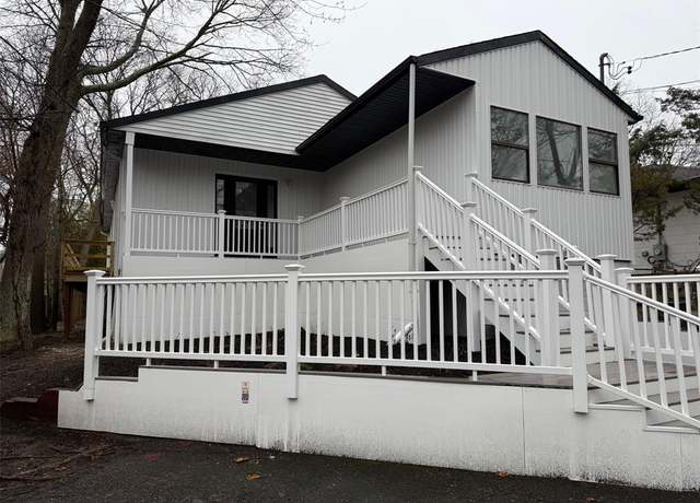 Property at 526 Birch Hollow Dr, Shirley, NY 11967, 6 beds, 3 baths