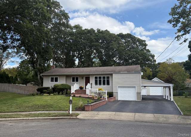 Property at 3 Candlestick Ct, Dix Hills, NY 11746, 4 beds, 3 baths