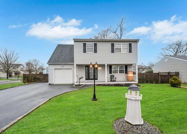Property at 31 Walnut, Central Islip, NY 11722, 4 beds, 1.5 baths
