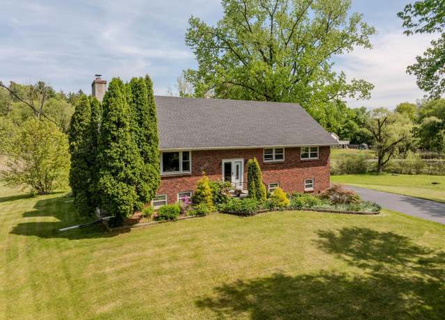 Property at 8 Robin Ln, Hyde Park, NY 12538, 5 beds, 3 baths