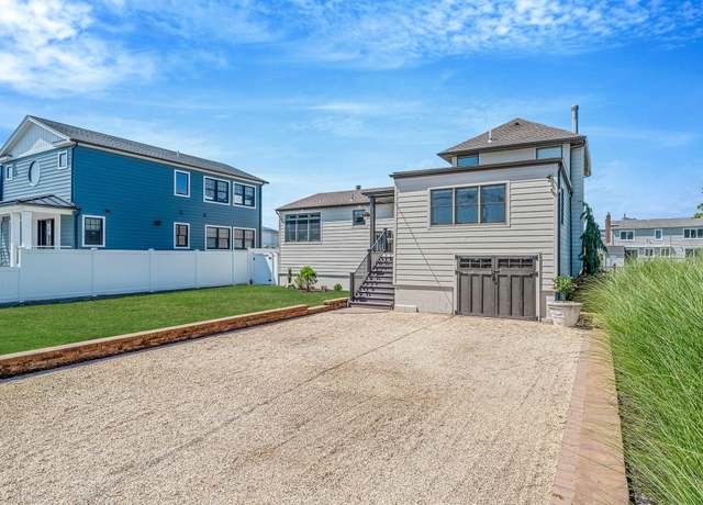 Property at 33 Pershing Ave, Babylon, NY 11702, 4 beds, 2.5 baths