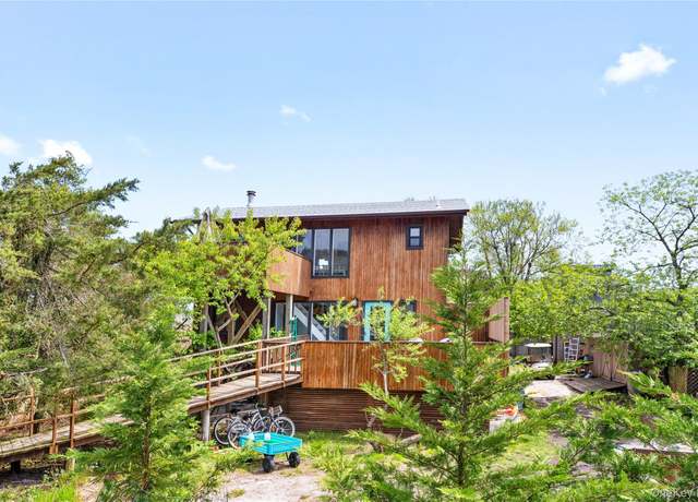 Property at 26 Duneway Ave, Seaview, NY 11770, 5 beds, 2 baths
