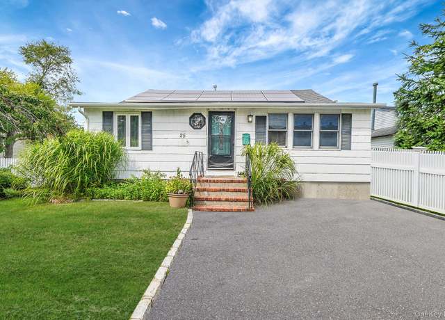 Property at 25 Patchogue St, Patchogue, NY 11772, 2 beds, 1 bath