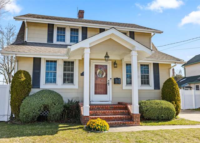Property at 402 S 1st St, Lindenhurst, NY 11757, 3 beds, 2 baths