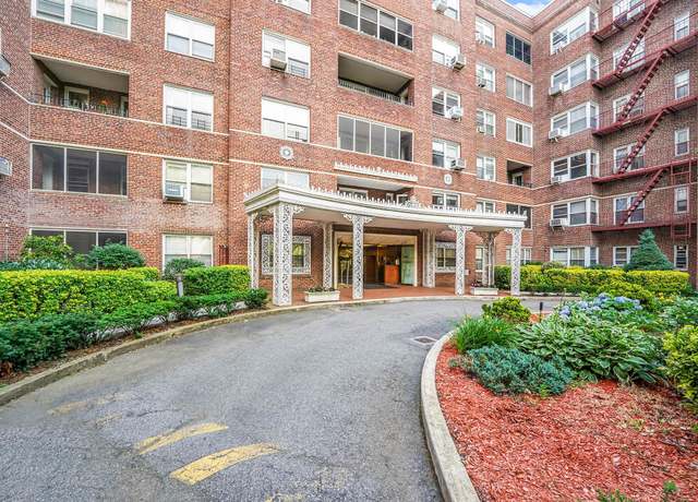 Property at 67-66 108th St Unit D3, Forest Hills, NY 11375, 1 bed, 1 bath
