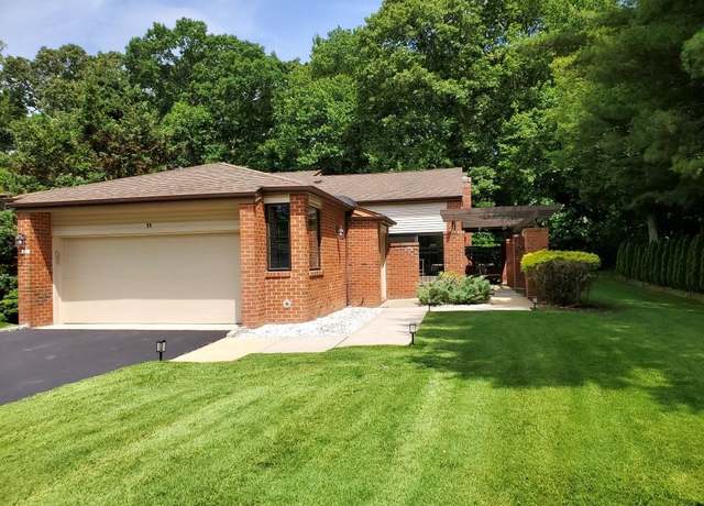 Property at 11 Nightingale Ct, Manhasset, NY 11030, 3 beds, 3.5 baths