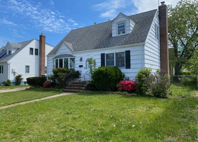Property at 7927 270th St, New Hyde Park, NY 11040, 3 beds, 1 bath