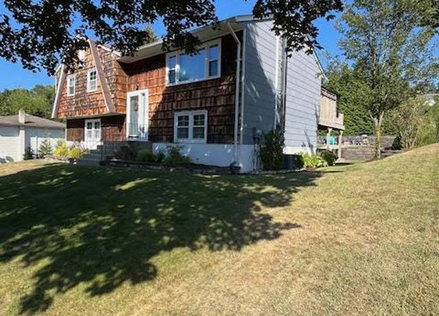 Property at 61 Southern Ln, Warwick, NY 10990, 3 beds, 1.5 baths
