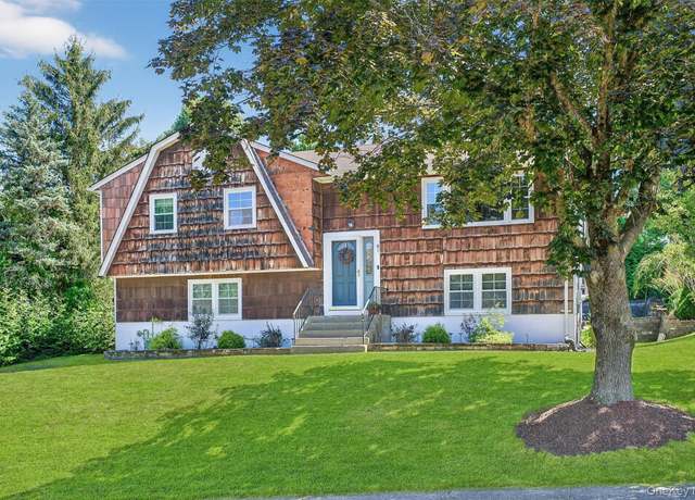 Property at 61 Southern Ln, Warwick, NY 10990, 3 beds, 1.5 baths