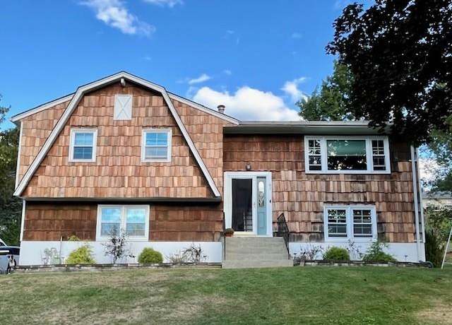 Property at 61 Southern Ln, Warwick, NY 10990, 3 beds, 1.5 baths