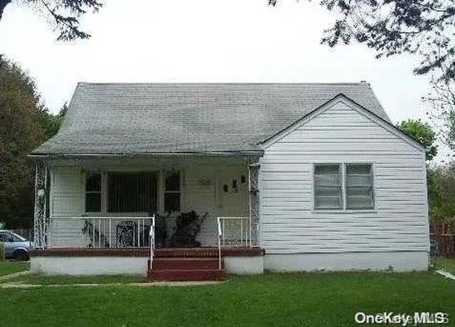 Property at 19 Fulton St, Brentwood, NY 11717, 4 beds, 1 bath