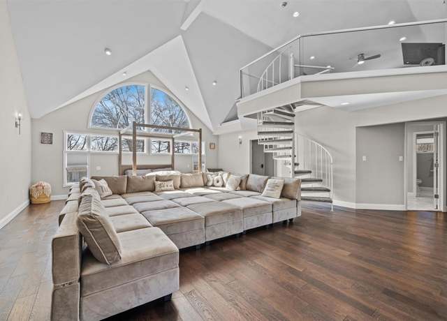 Property at 48 Gregory Dr, Goshen, NY 10924, 5 beds, 4.5 baths