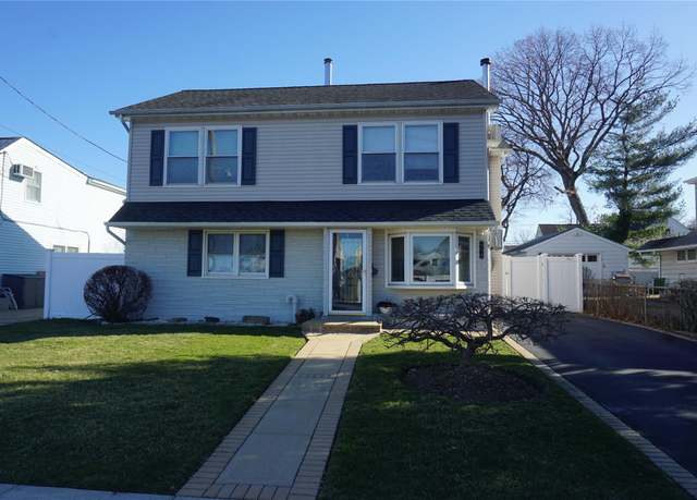 Property at 814 Washington Ave, Westbury, NY 11590, 4 beds, 2 baths