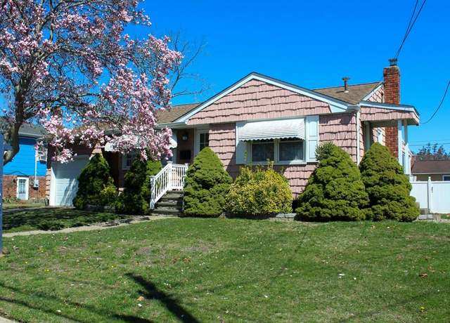 Property at 333 O' Connor Rd, North Babylon, NY 11703, 2 beds, 1 bath