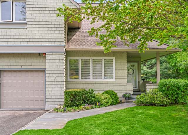 Property at 6 Insbrook Ct, Huntington, NY 11743, 2 beds, 2.5 baths