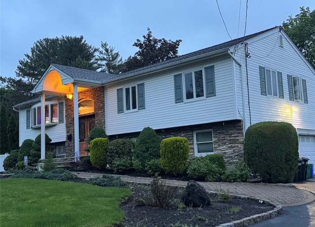 Property at 4 Rosemont Dr, New City, NY 10956, 4 beds, 3 baths
