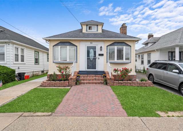 Property at 93 Island Pkwy, Island Park, NY 11558, 3 beds, 1 bath