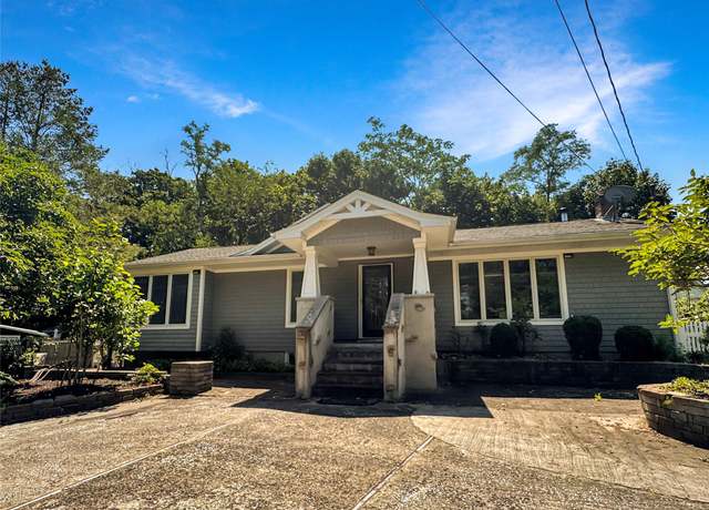Property at 10890 Old Sound Ave, Mattituck, NY 11952, 3 beds, 3 baths