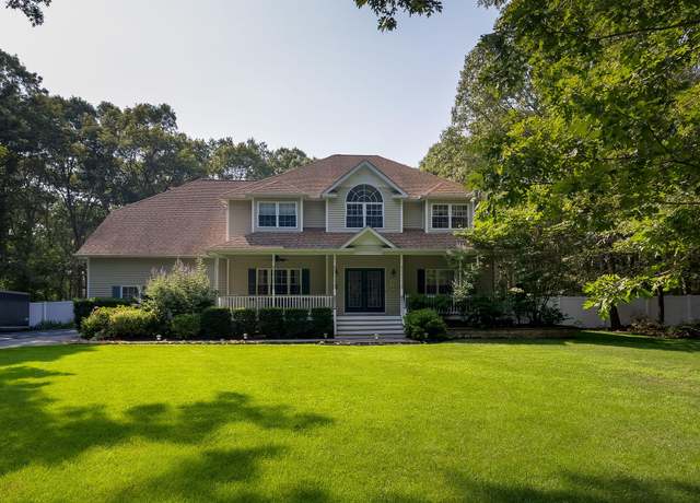 Property at 8 Davidson Dr, Manorville, NY 11949, 5 beds, 2.5 baths
