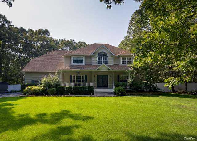 Property at 8 Davidson Dr, Manorville, NY 11949, 5 beds, 2.5 baths