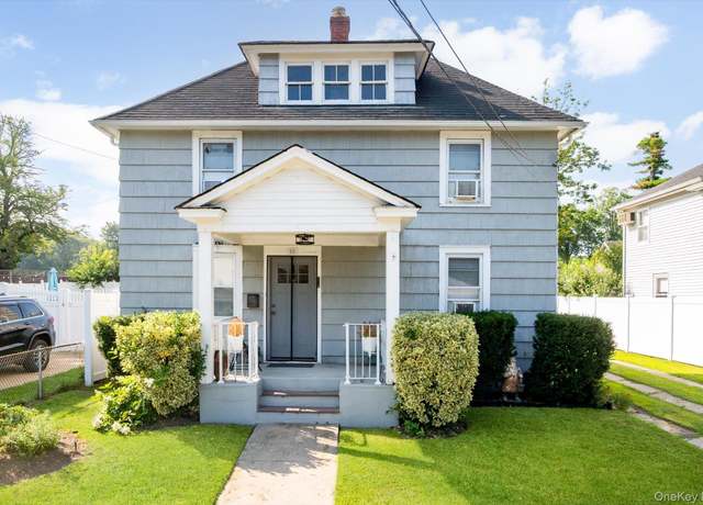 Property at 20 Waldo Ave, Greenvale, NY 11548, 5 beds, 1.5 baths