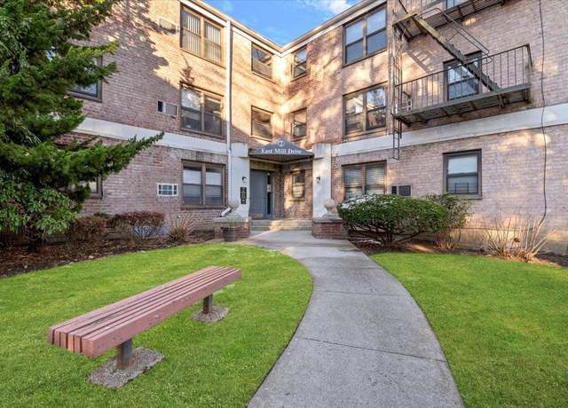 Property at 2 E Mill Dr Apt 2H, Great Neck, NY 11021, 1 bed, 1 bath