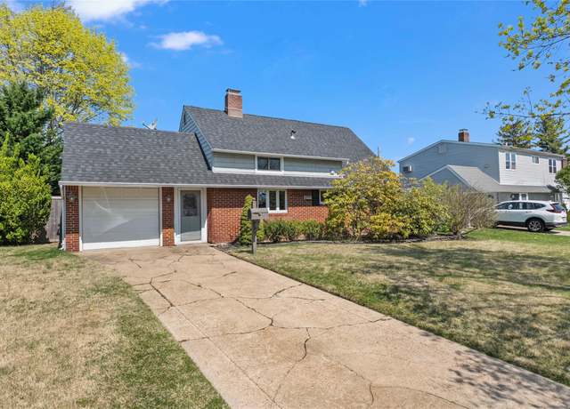 Property at 4 Springtime Ln E, Levittown, NY 11756, 4 beds, 2 baths