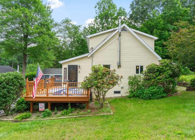 Property at 22 Whitney Dr, Call Listing Agent, NY 12018, 4 beds, 1 bath