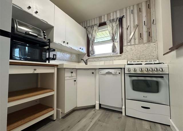 Property at 151 Fairharbor Dr #151, Patchogue, NY 11772, 1 bed, 1 bath