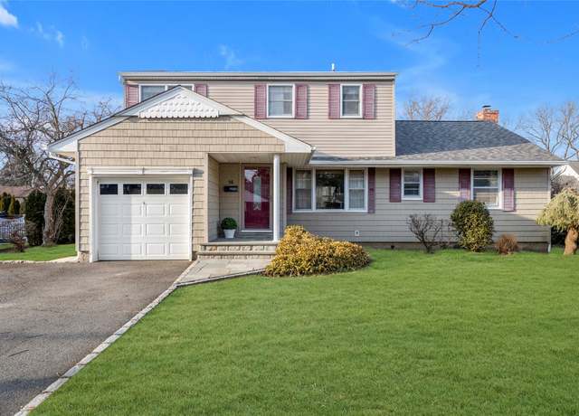 Property at 14 Washington Ave, Glen Head, NY 11545, 5 beds, 4 baths