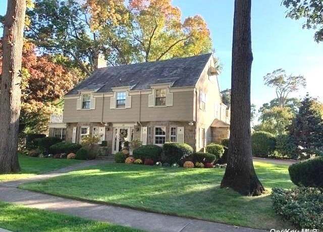 Property at 122 Roxen Rd, Rockville Centre, NY 11570, 5 beds, 2.5 baths