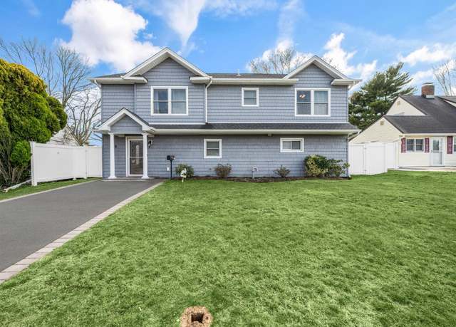 Property at 19 Sprucewood Dr, Levittown, NY 11756, 5 beds, 2 baths