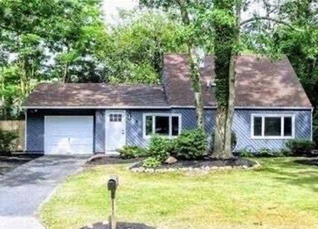 Property at 11 Longleaf Ln, Medford, NY 11763, 3 beds, 2 baths