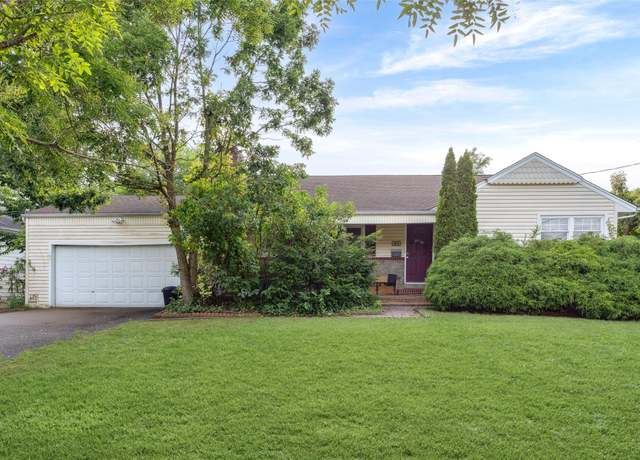 Property at 81 Bayview Ave, Massapequa, NY 11758, 4 beds, 4 baths