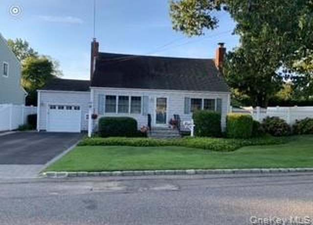 Property at 37 Newark St, Lindenhurst, NY 11757, 4 beds, 2 baths