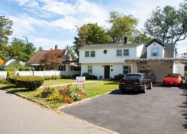 Property at 7 Arbor Ln, Westbury, NY 11590, 6 beds, 2.5 baths