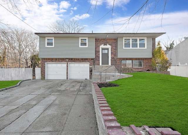 Property at 35 Circle Dr E, Patchogue, NY 11772, 5 beds, 2 baths