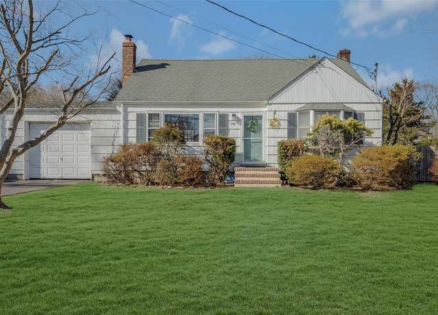 Property at 241 Clay Pitts Rd, East Northport, NY 11731, 4 beds, 2 baths