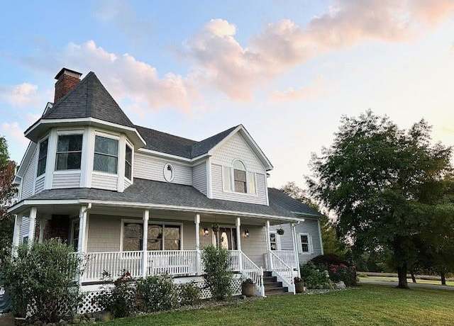 Property at 725 Wallkill Ave, Wallkill, NY 12589, 4 beds, 3.5 baths