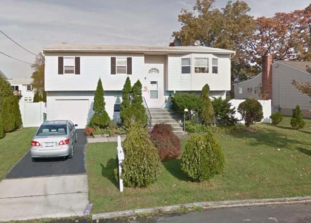 Property at 841 Prescott Pl, West Babylon, NY 11704, 4 beds, 2 baths