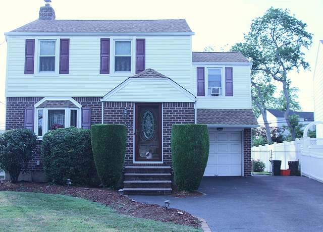 Property at 24 Garnet Pl, Elmont, NY 11003, 3 beds, 1.5 baths