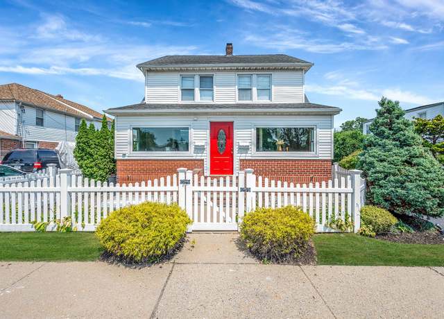 Property at 557 Newbridge Rd, East Meadow, NY 11554, 4 beds, 3 baths