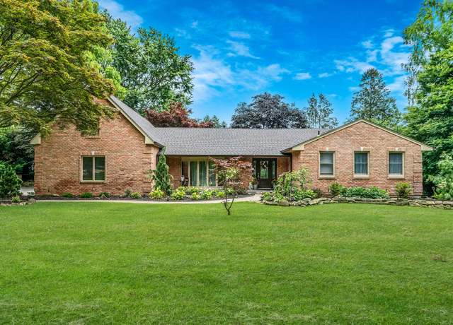Property at 6 Memas Ct, Dix Hills, NY 11746, 4 beds, 3 baths