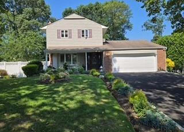 Property at 40 Boxwood Dr, Kings Park, NY 11754, 4 beds, 3.5 baths